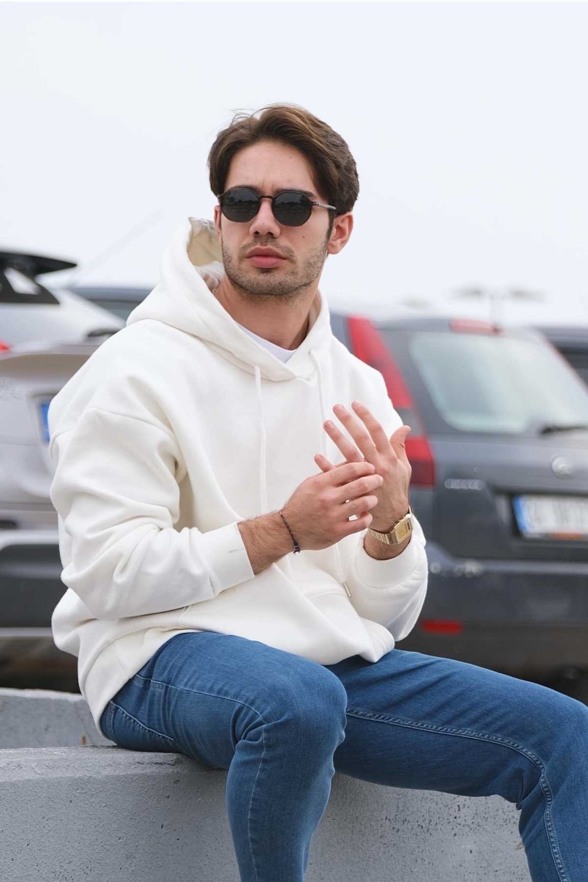 Bol Kalıp Beyaz Basic Sweatshirt