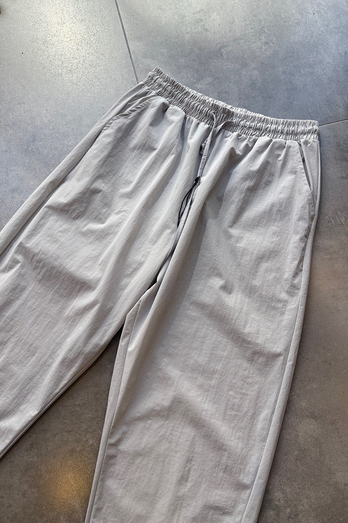 Gri Paraşüt Kumaş Pantolon 