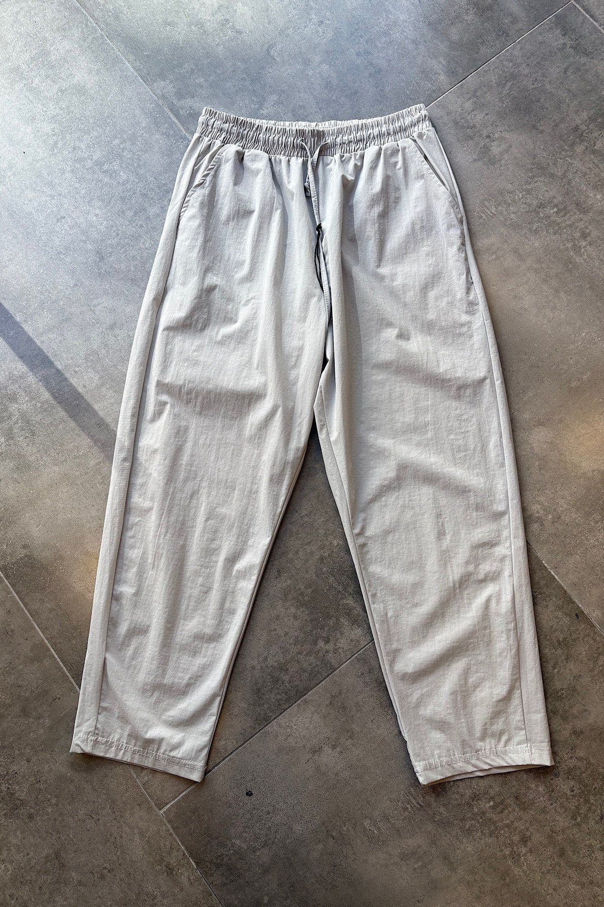 Gri Paraşüt Kumaş Pantolon 