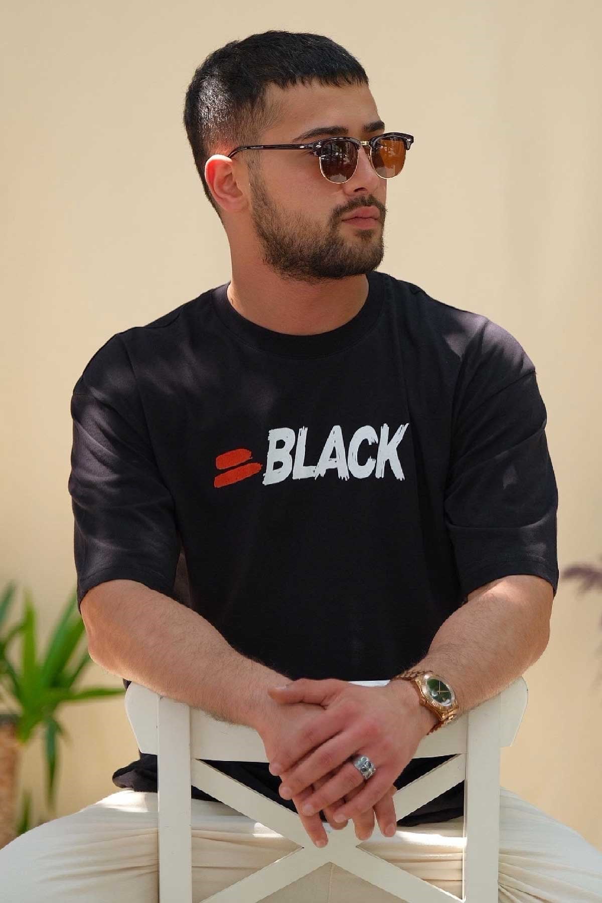 Hafif Oversize Siyah Tişört