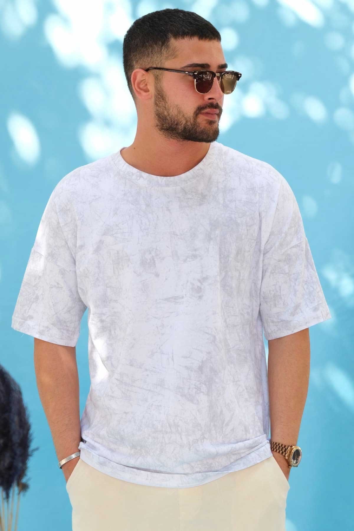 Hafif Oversize Yıkamalı Beyaz T-Shirt