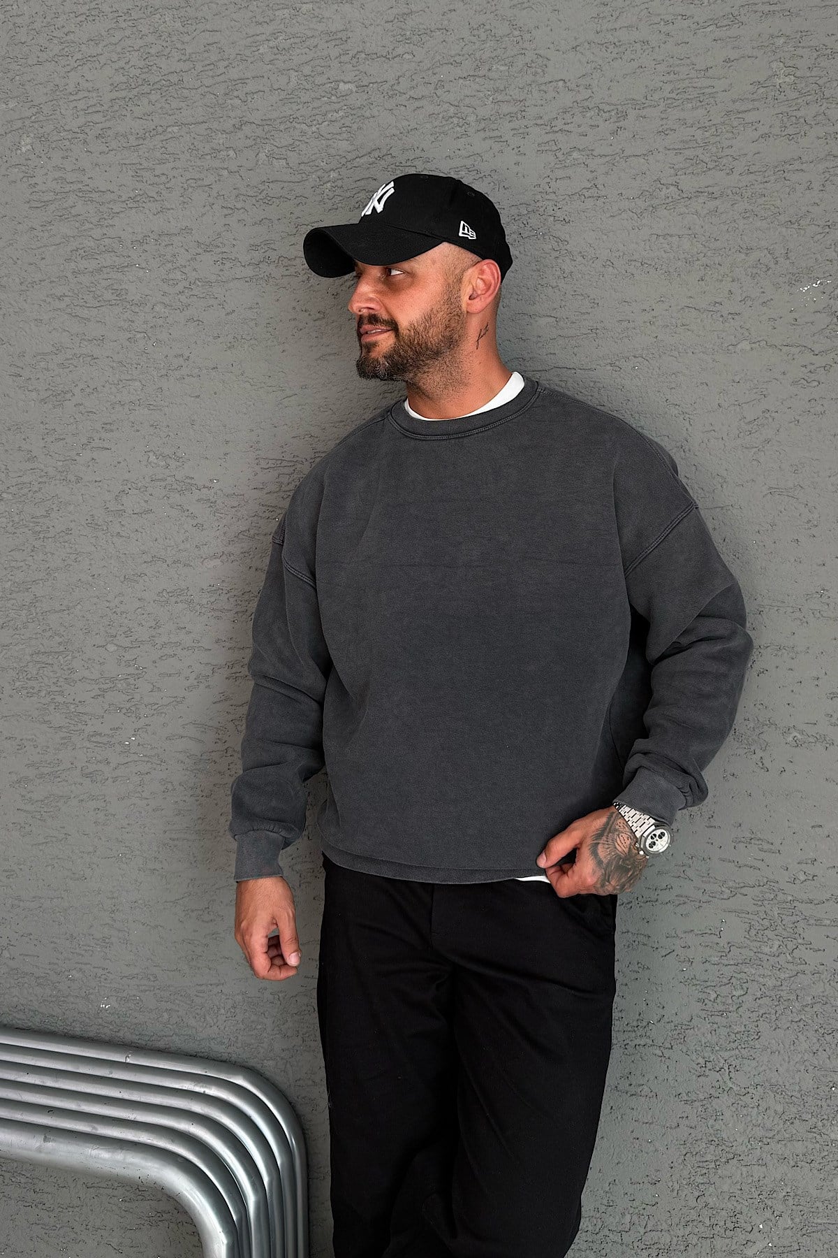 Koyu Gri Yıkamalı Basic Sweatshirt