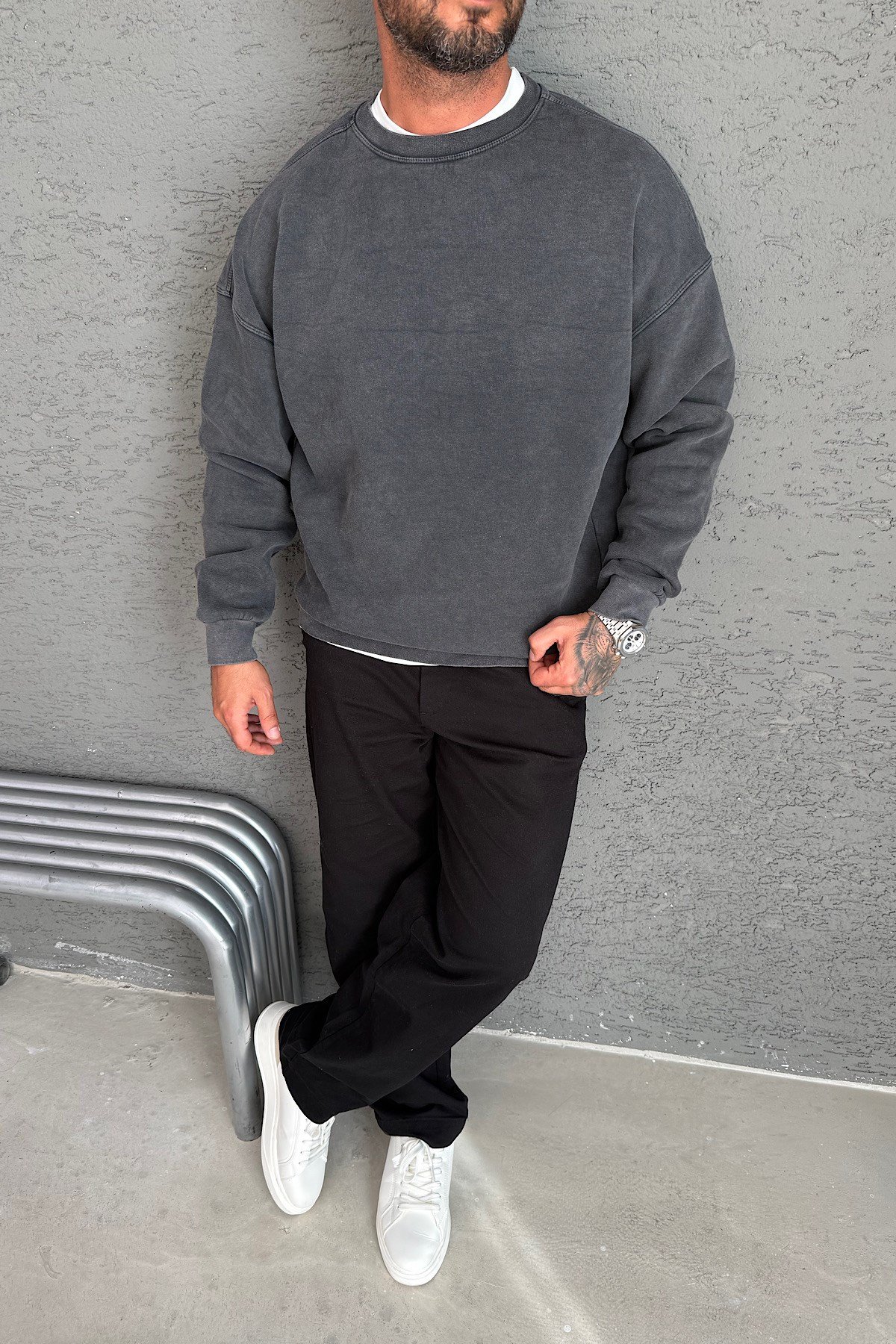 Koyu Gri Yıkamalı Basic Sweatshirt