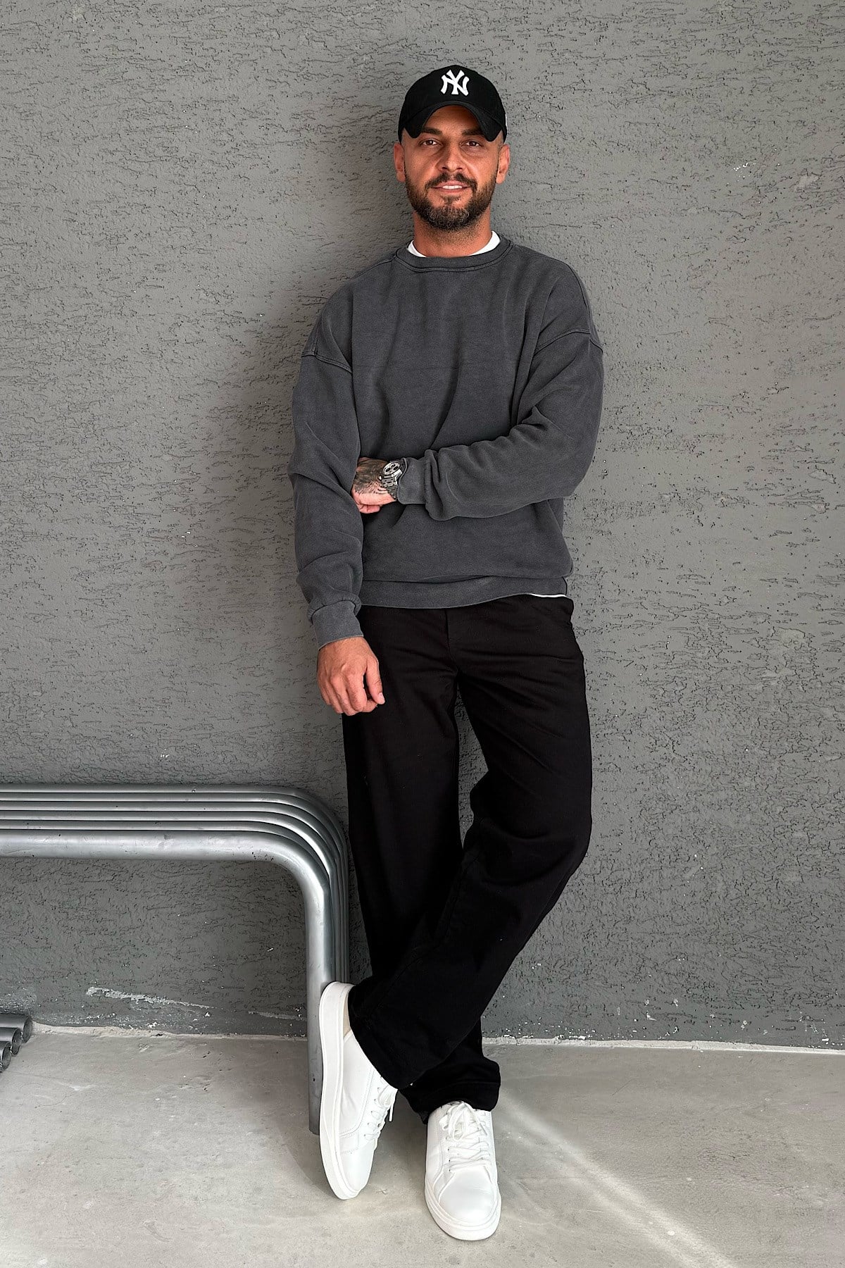 Koyu Gri Yıkamalı Basic Sweatshirt