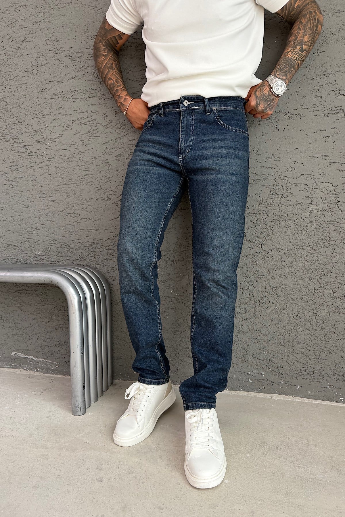 Koyu Mavi Yıkamalı Regular Fit Jean