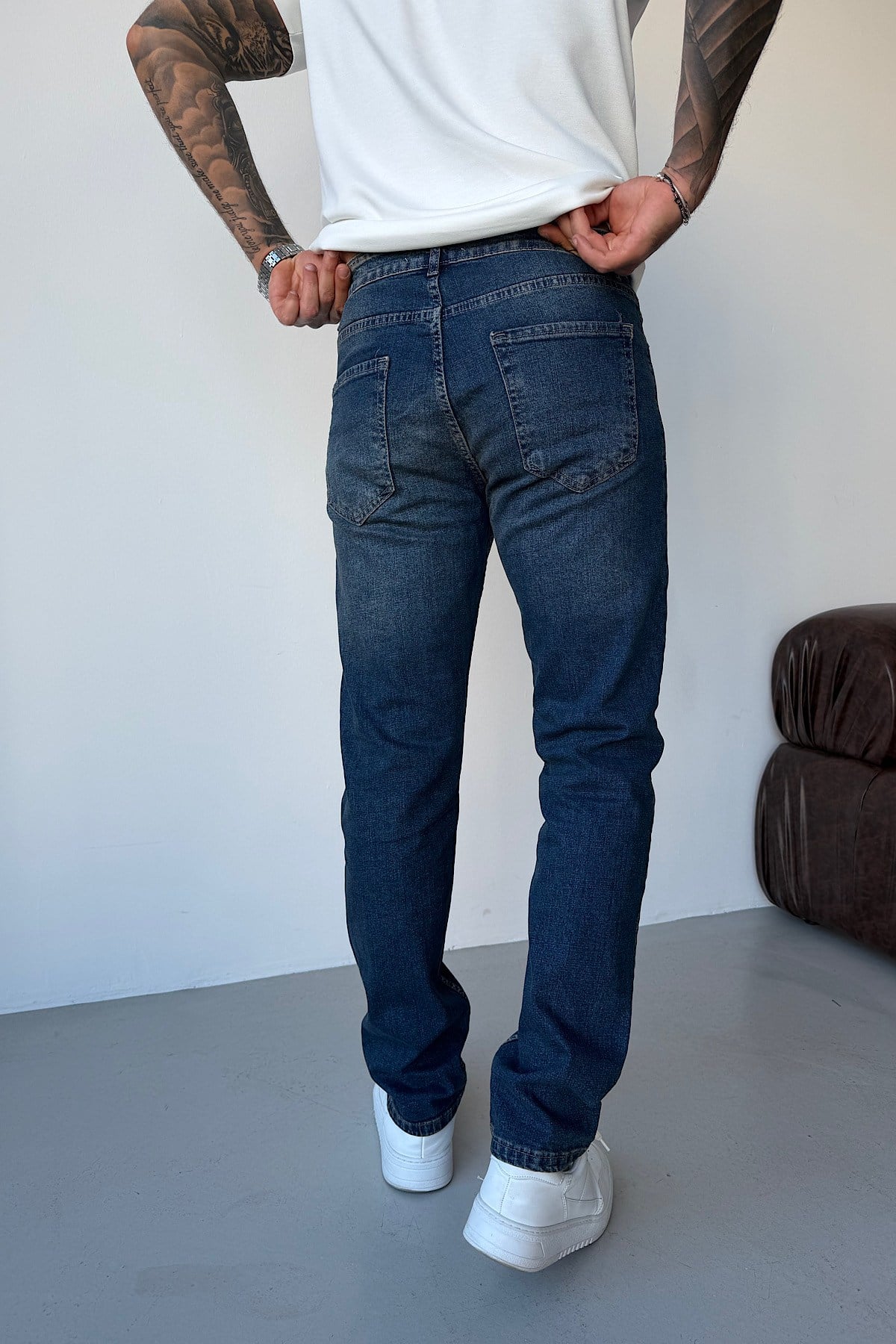 Koyu Mavi Yıkamalı Regular Fit Jean