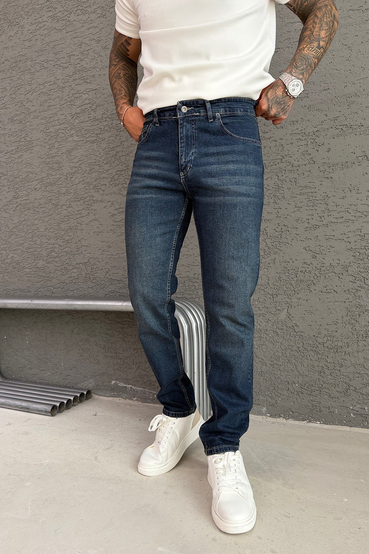 Koyu Mavi Yıkamalı Regular Fit Jean