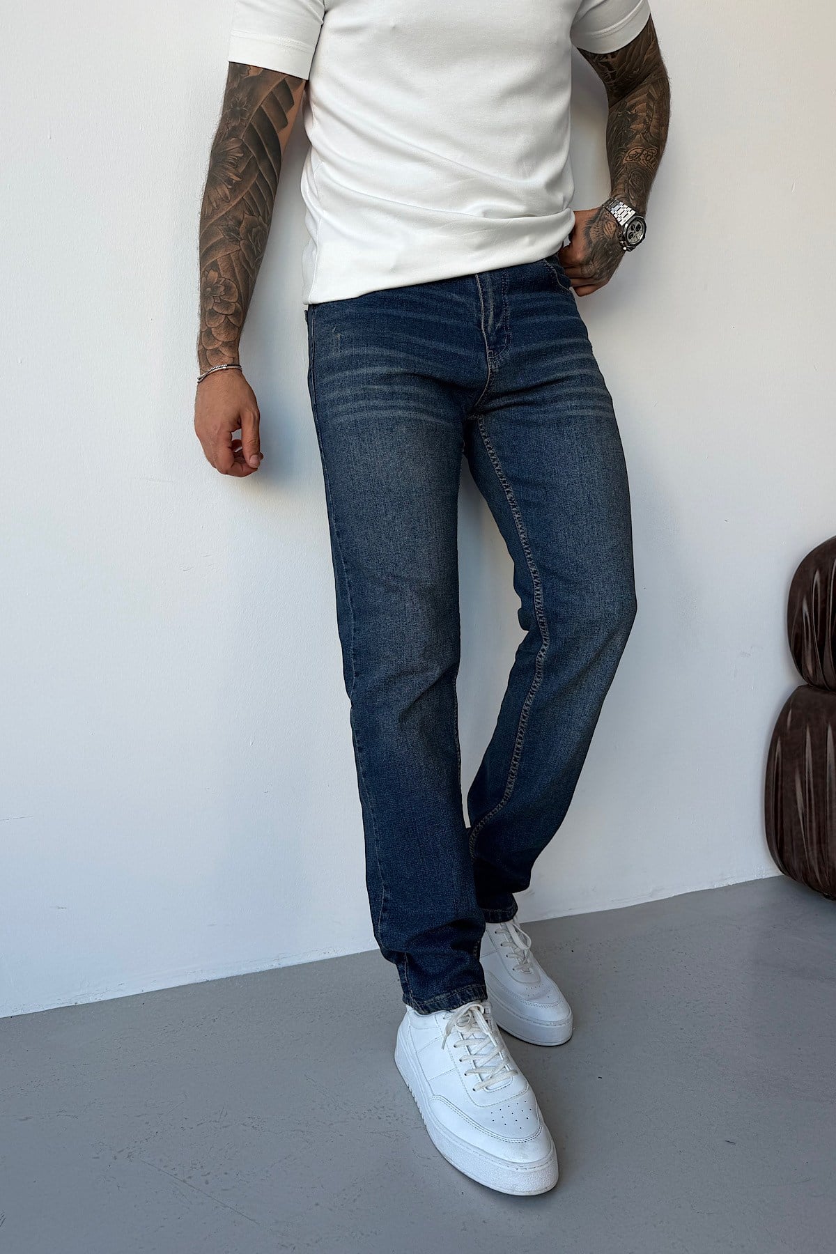 Koyu Mavi Yıkamalı Regular Fit Jean