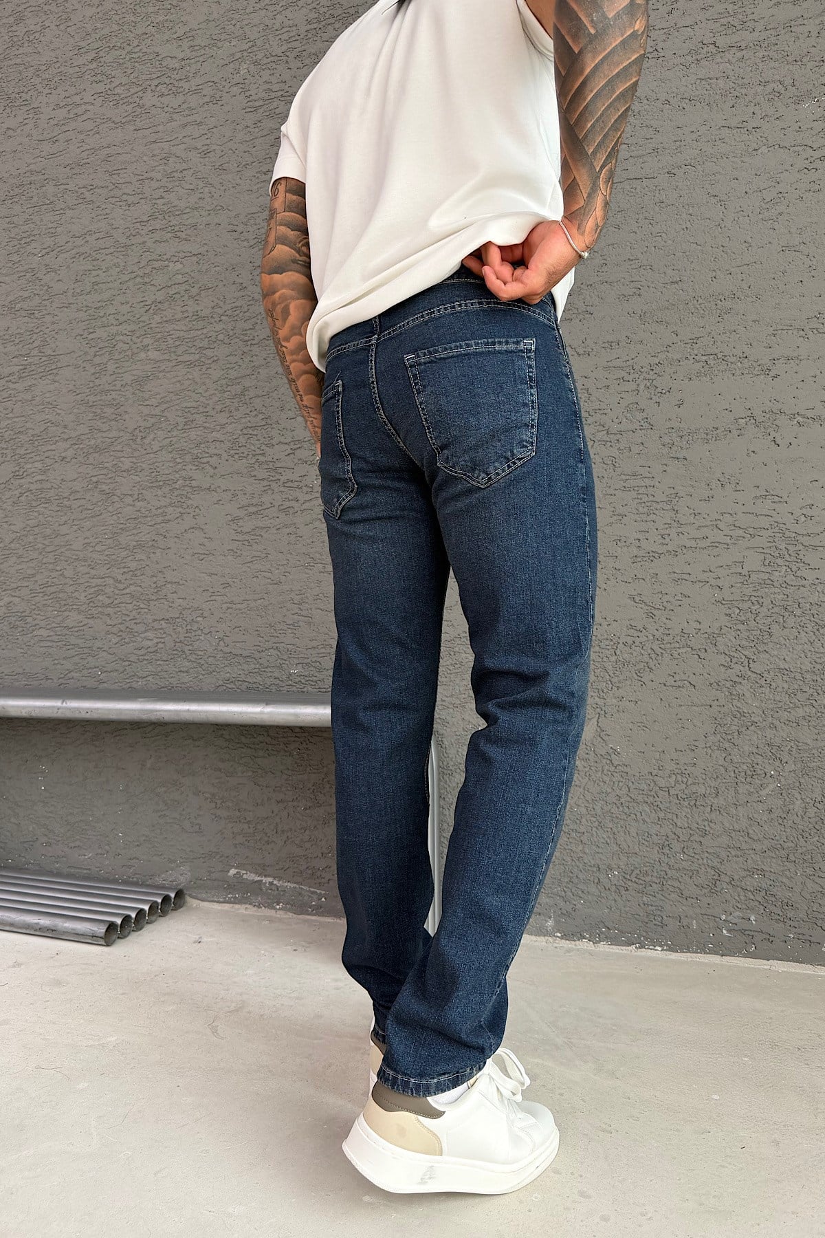 Koyu Mavi Yıkamalı Regular Fit Jean