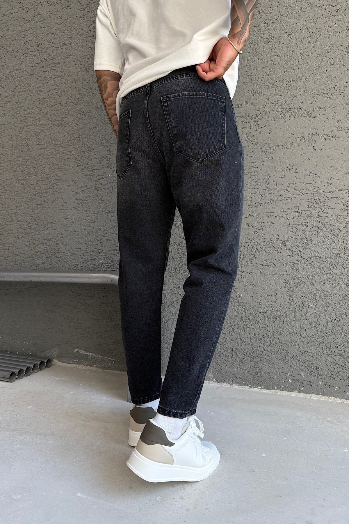 Siyah Eskitme Detaylı Boyfriend Pantolon  