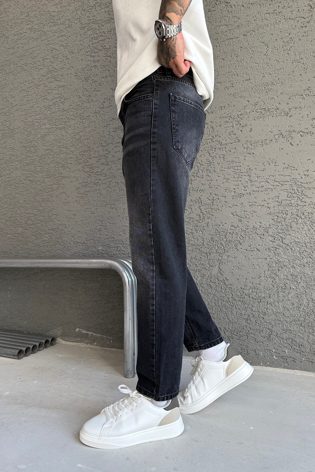 Siyah Eskitme Detaylı Boyfriend Pantolon  