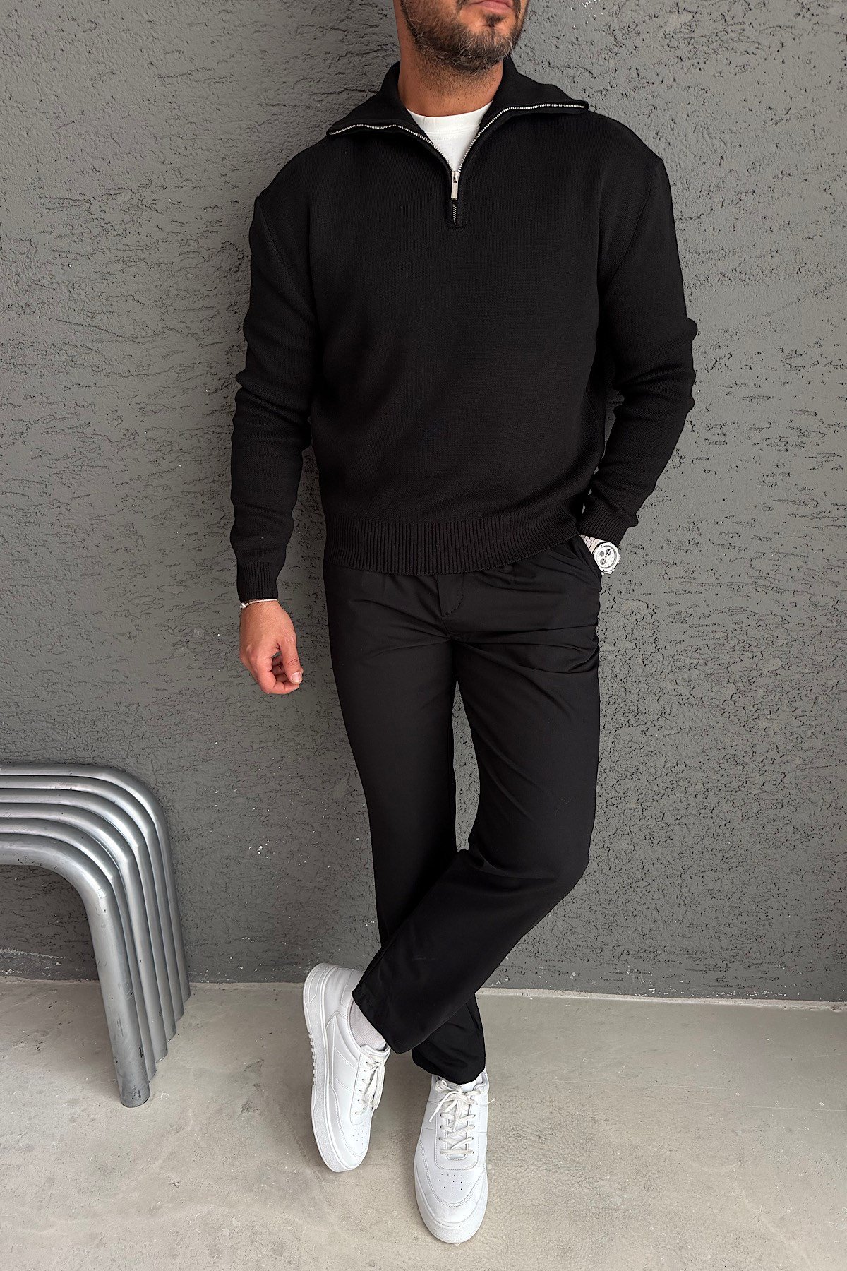 Siyah Yarım Fermuarlı Basic Sweatshirt