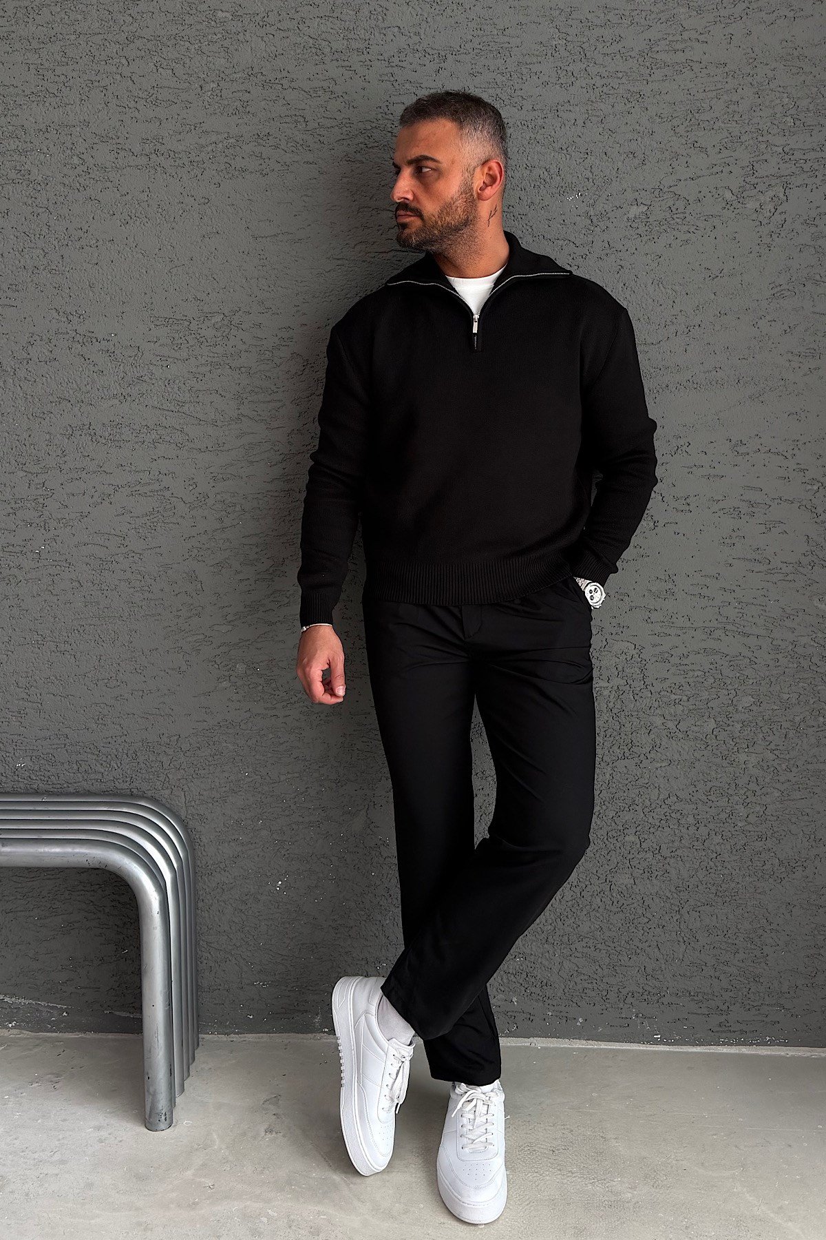 Siyah Yarım Fermuarlı Basic Sweatshirt