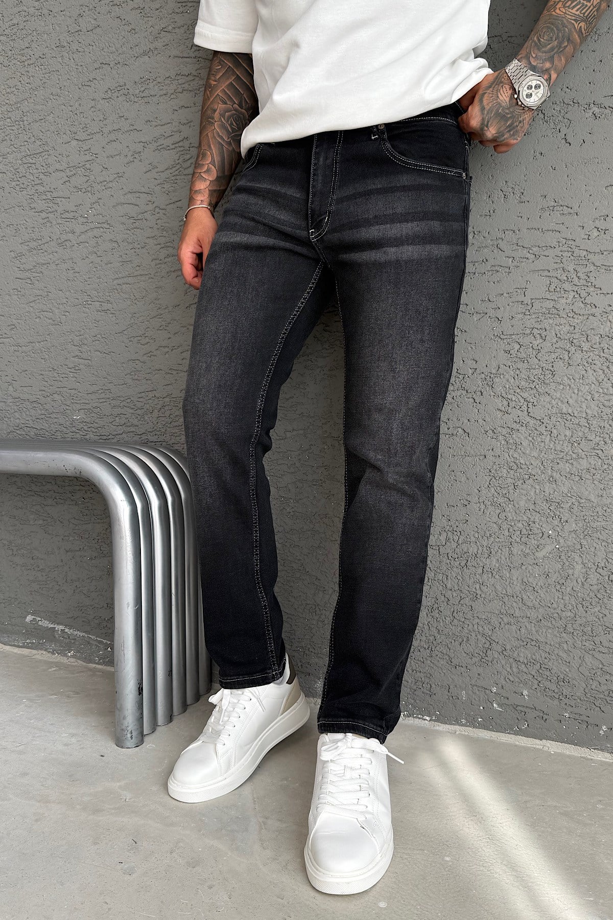 Siyah Yıkamalı Regular Fit Jean