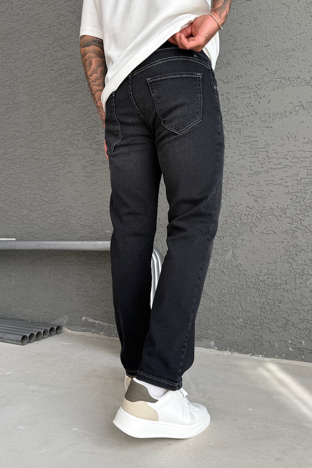 Siyah Yıkamalı Regular Fit Jean