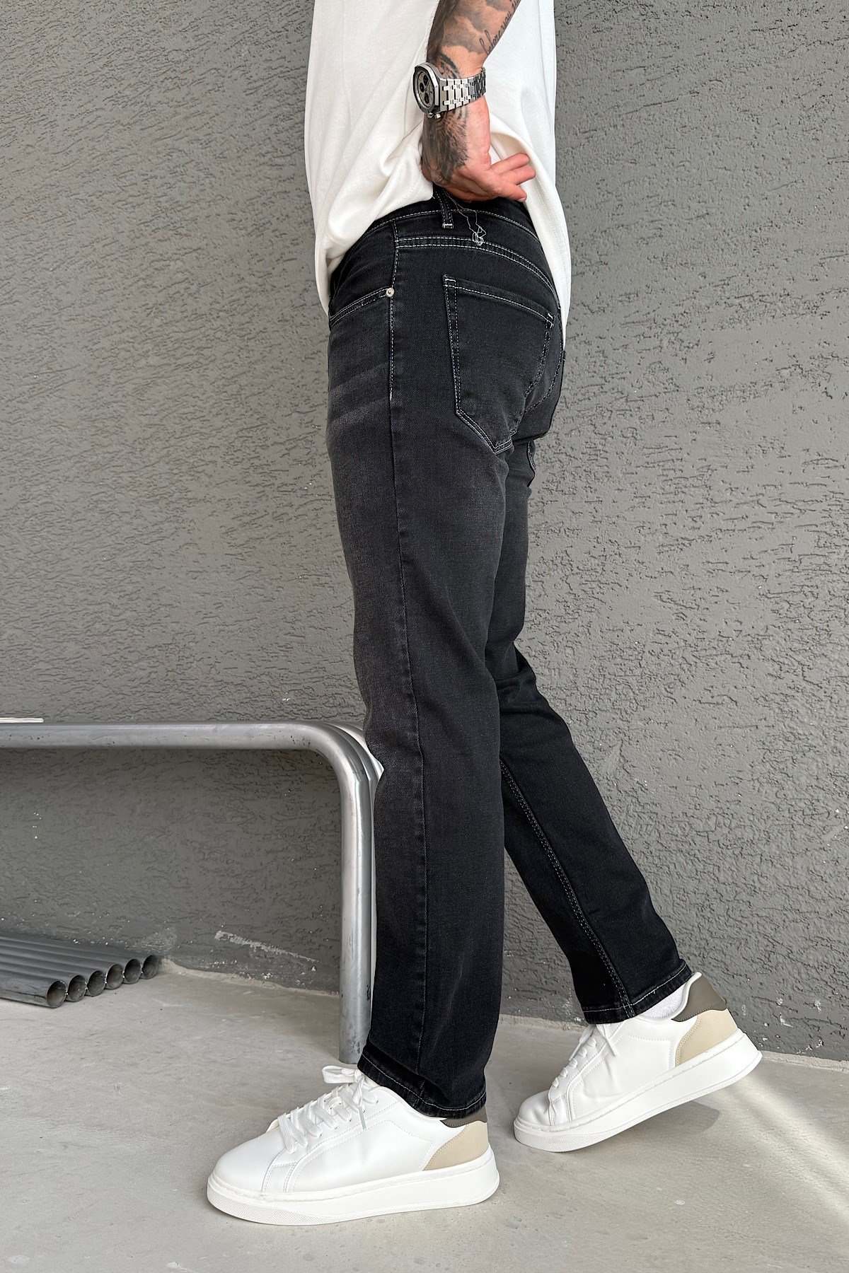 Siyah Yıkamalı Regular Fit Jean