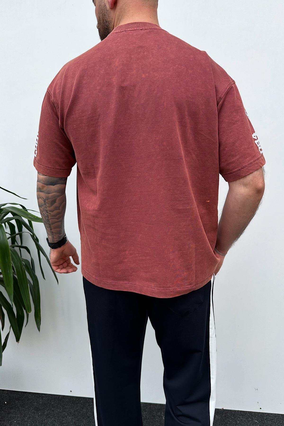 Yıkamalı Kırmızı Baskılı T-Shirt