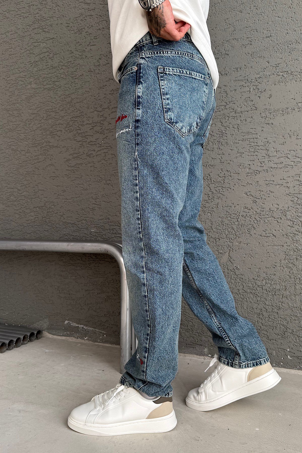 Yıkamalı Nakış Detaylı Jean