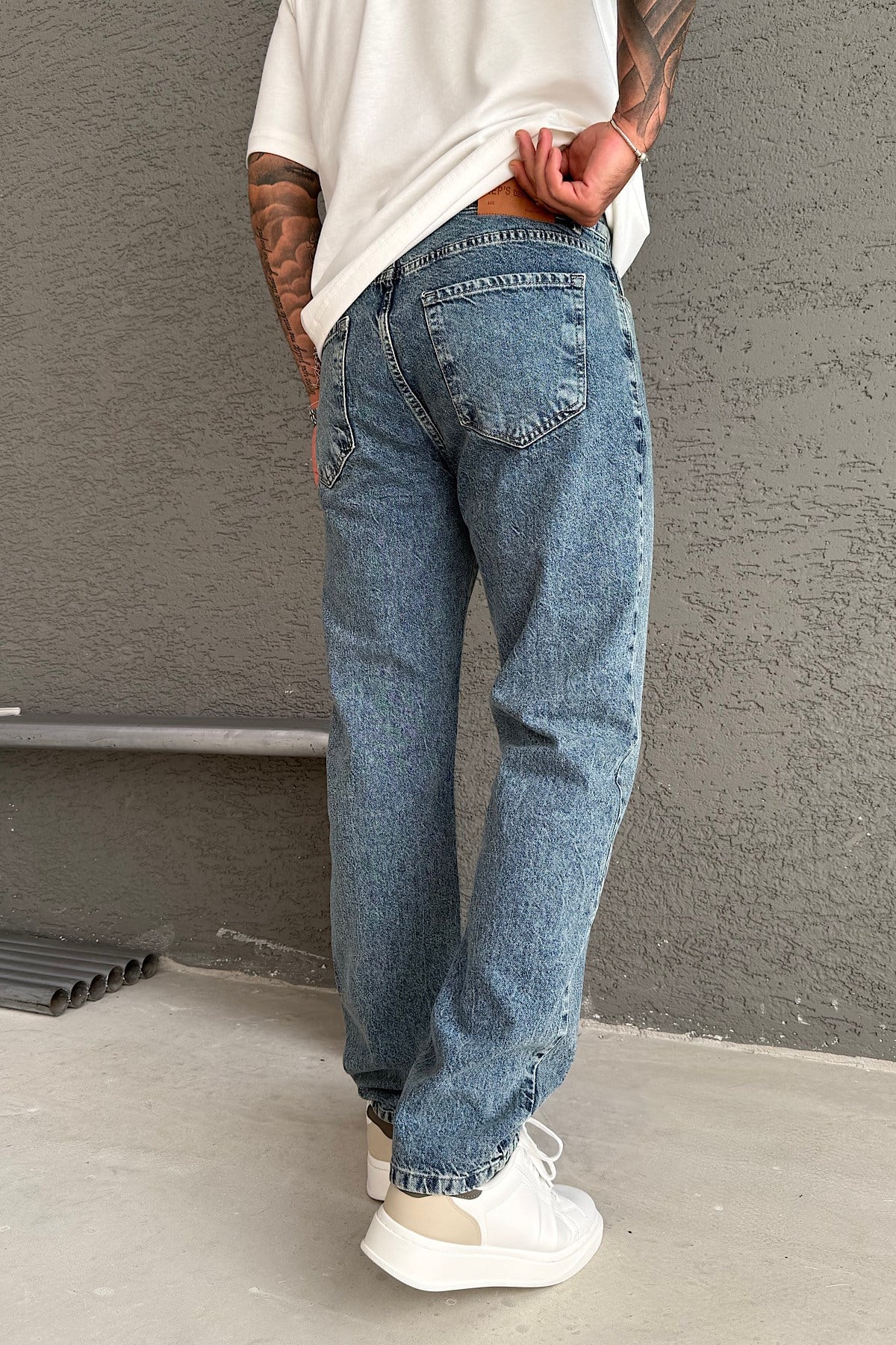 Yıkamalı Nakış Detaylı Jean