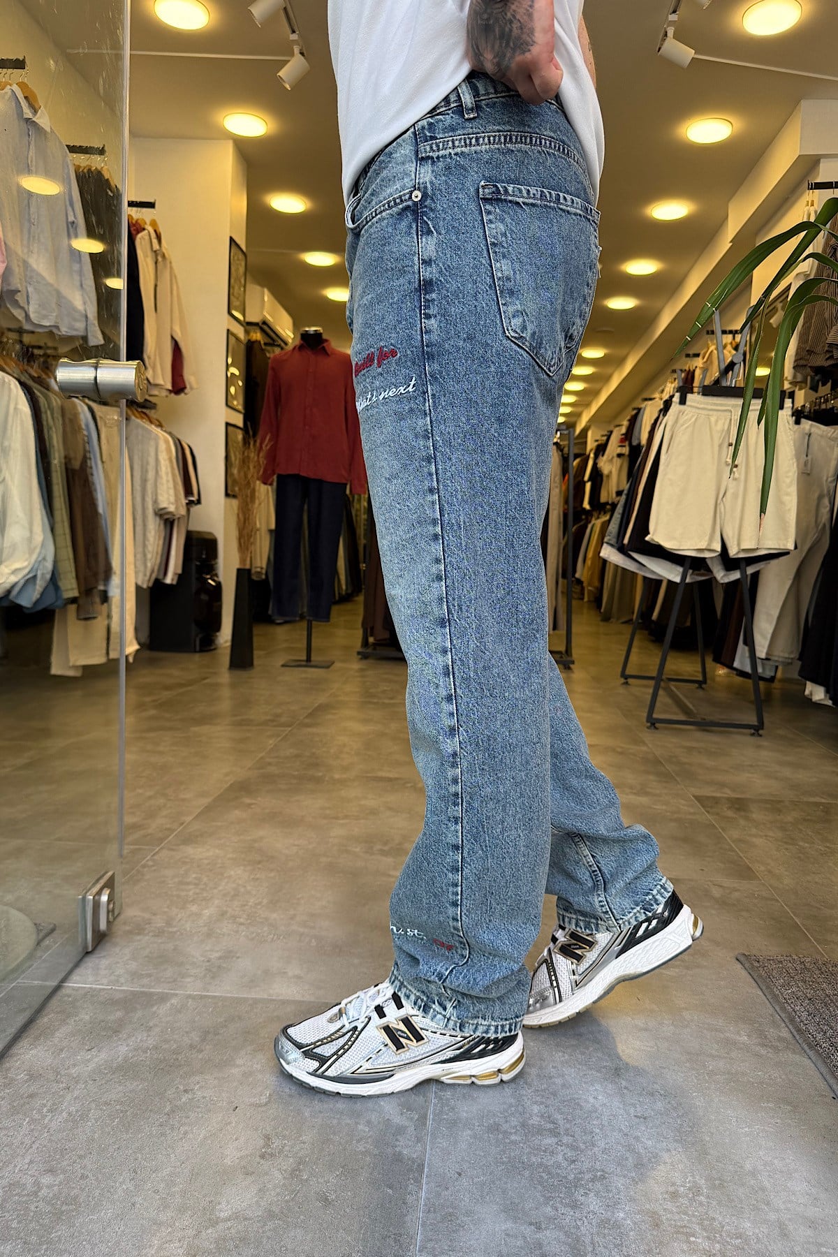 Yıkamalı Nakış Detaylı Jean