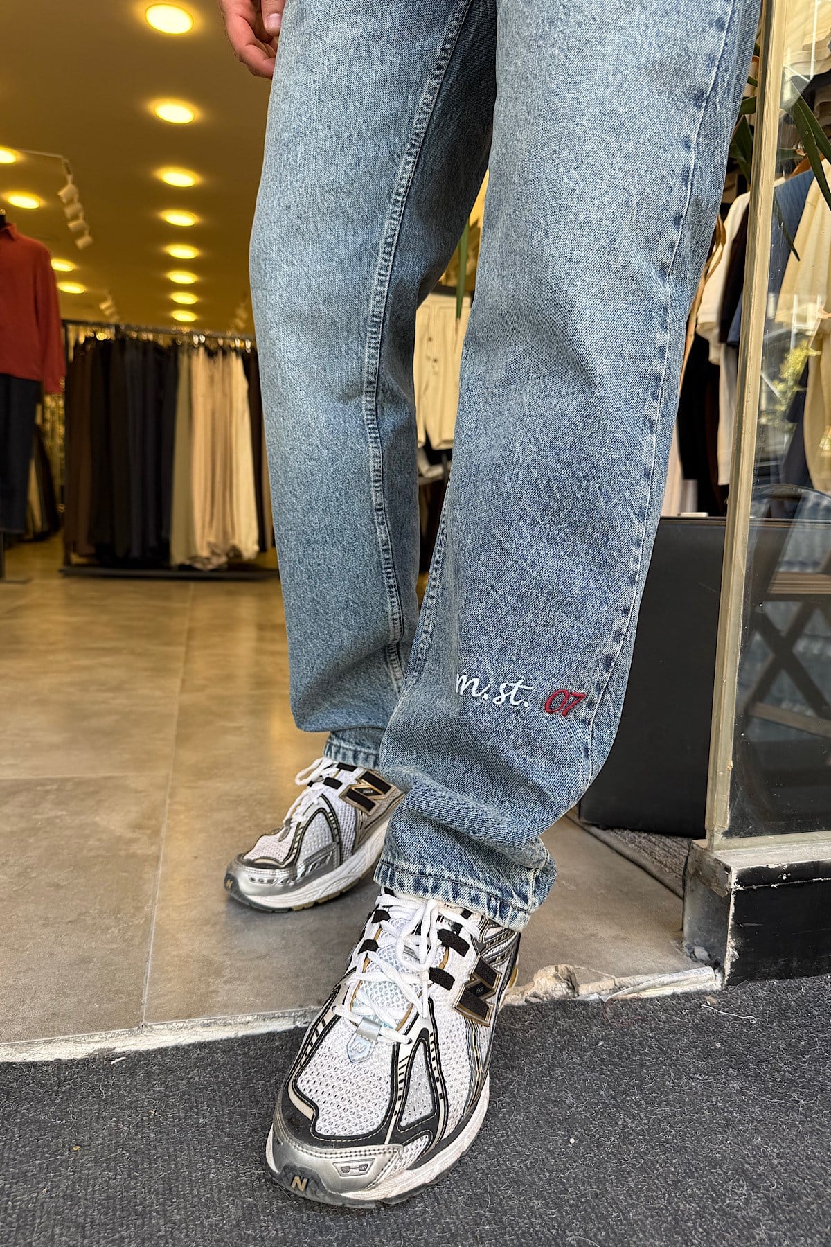 Yıkamalı Nakış Detaylı Jean