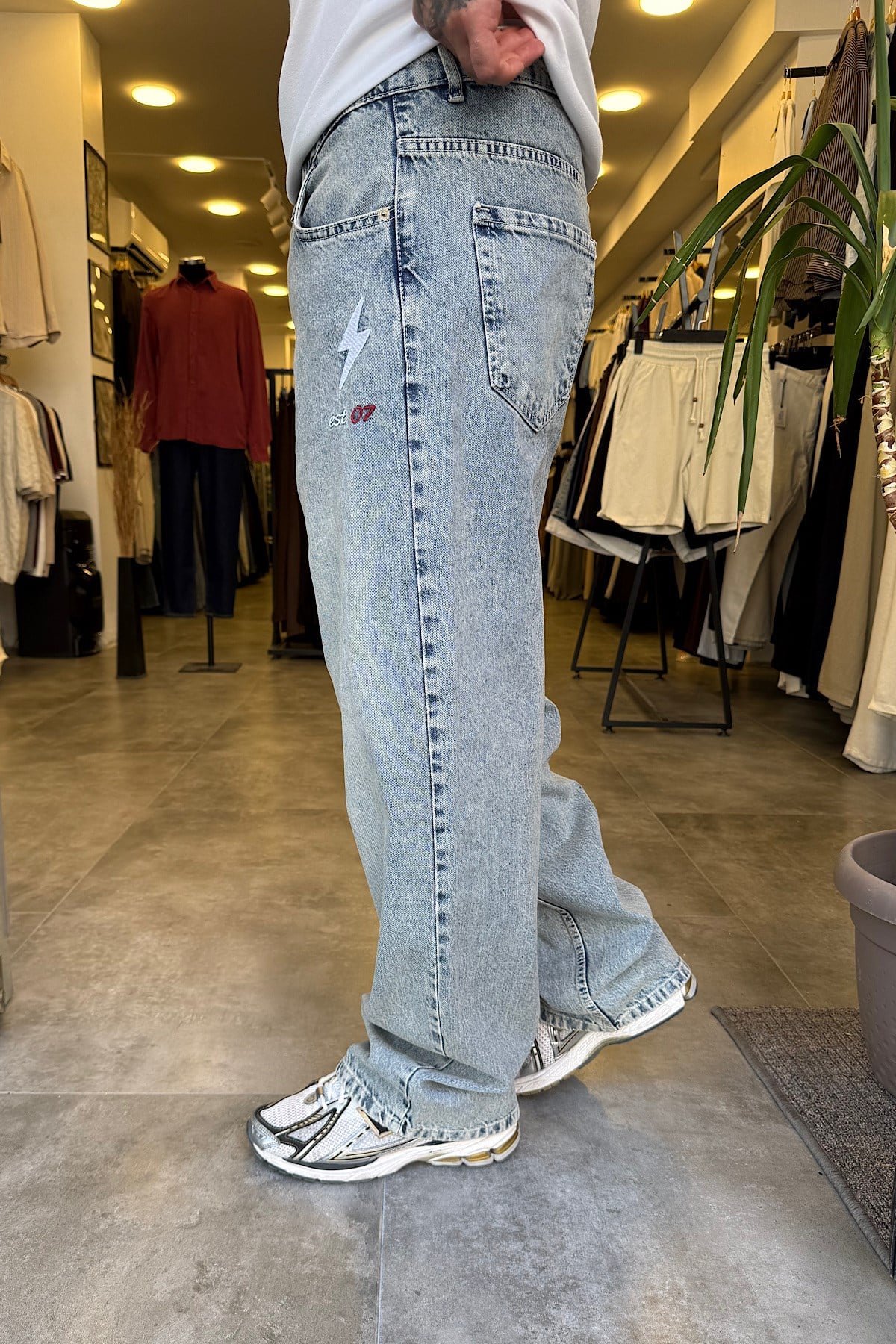 Yıkamalı Nakış Detaylı Relax Baggy Jean