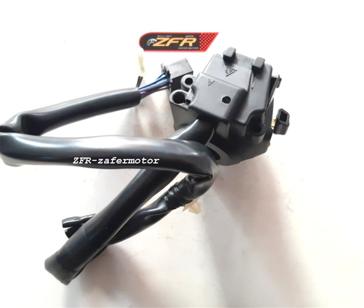 MarkasızYedek ParçaHONDA CBF150 SOL KUMANDA KÜTÜK KOMPLE KORNA DÜĞME OEM
