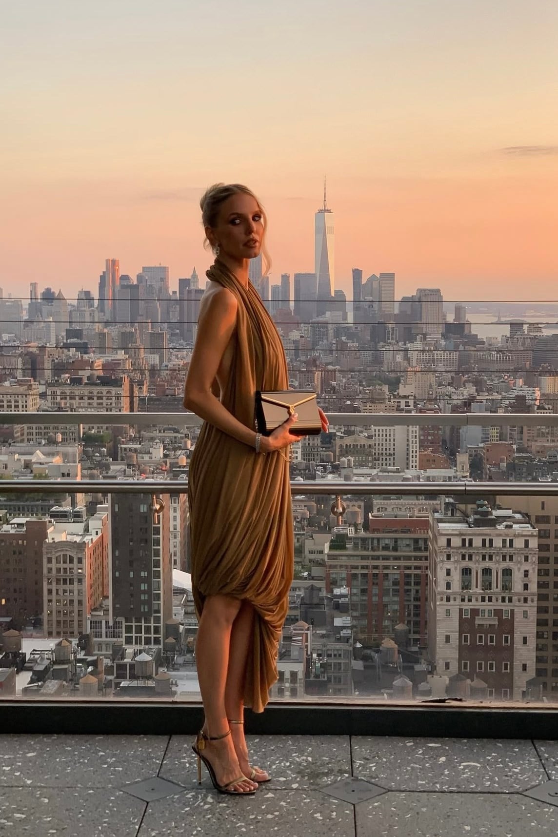 Asimetrik Kesim Drapeli Midi Elbise