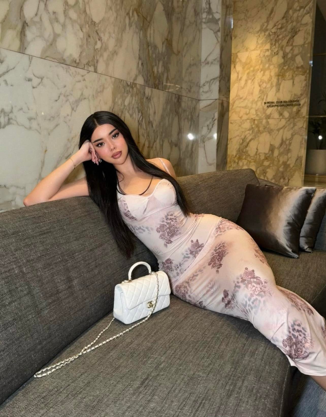 DESENLİ ASKILI UZUN ELBİSE