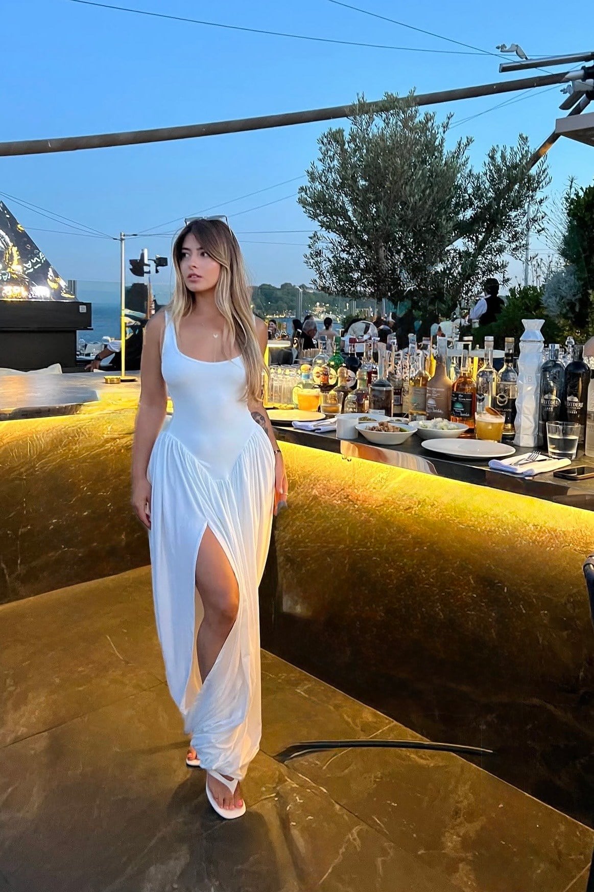 Drape Detaylı Beyaz Maxı Elbise