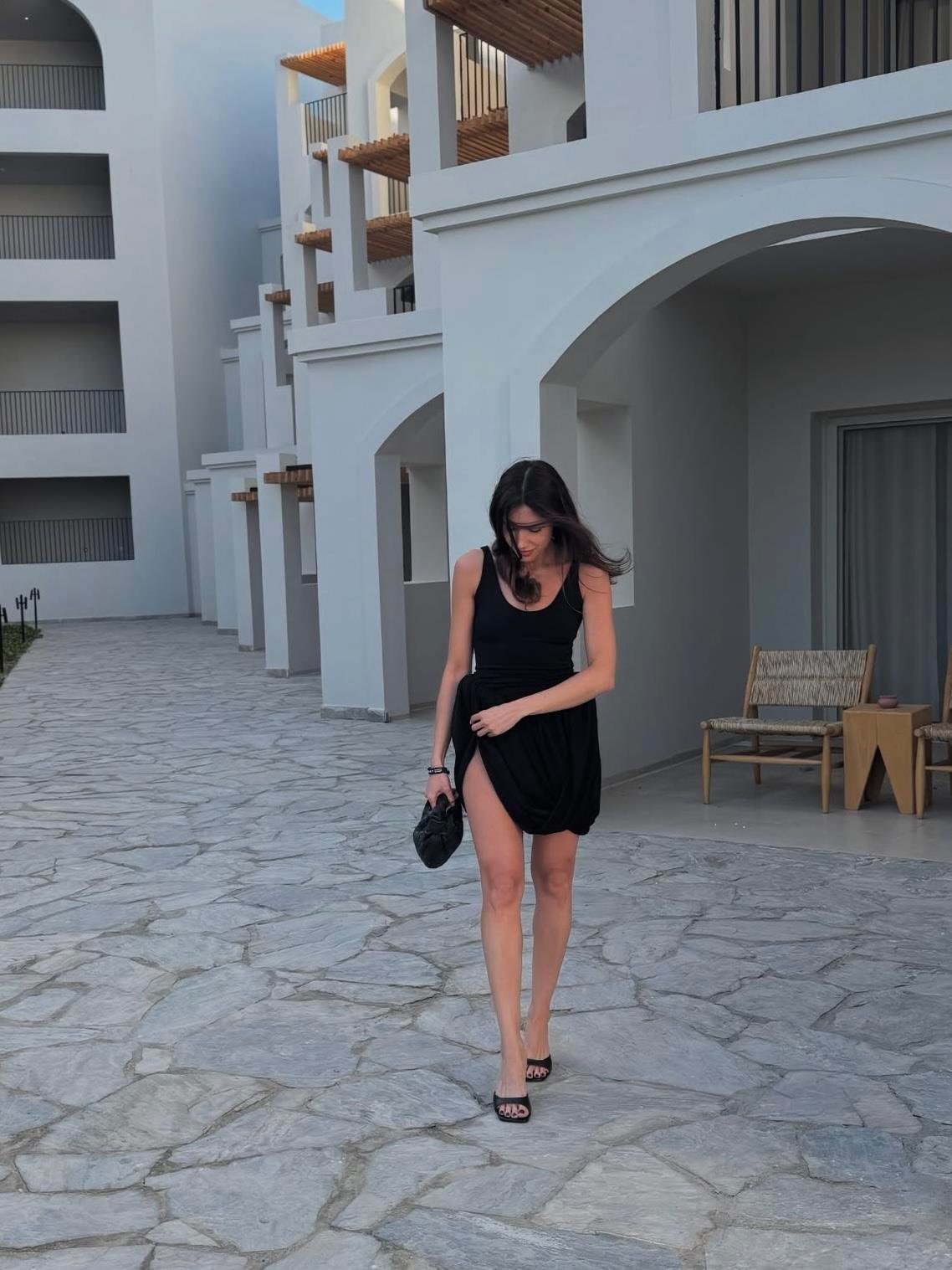 DRAPE DETAYLI SİYAH MİNİ ELBİSE