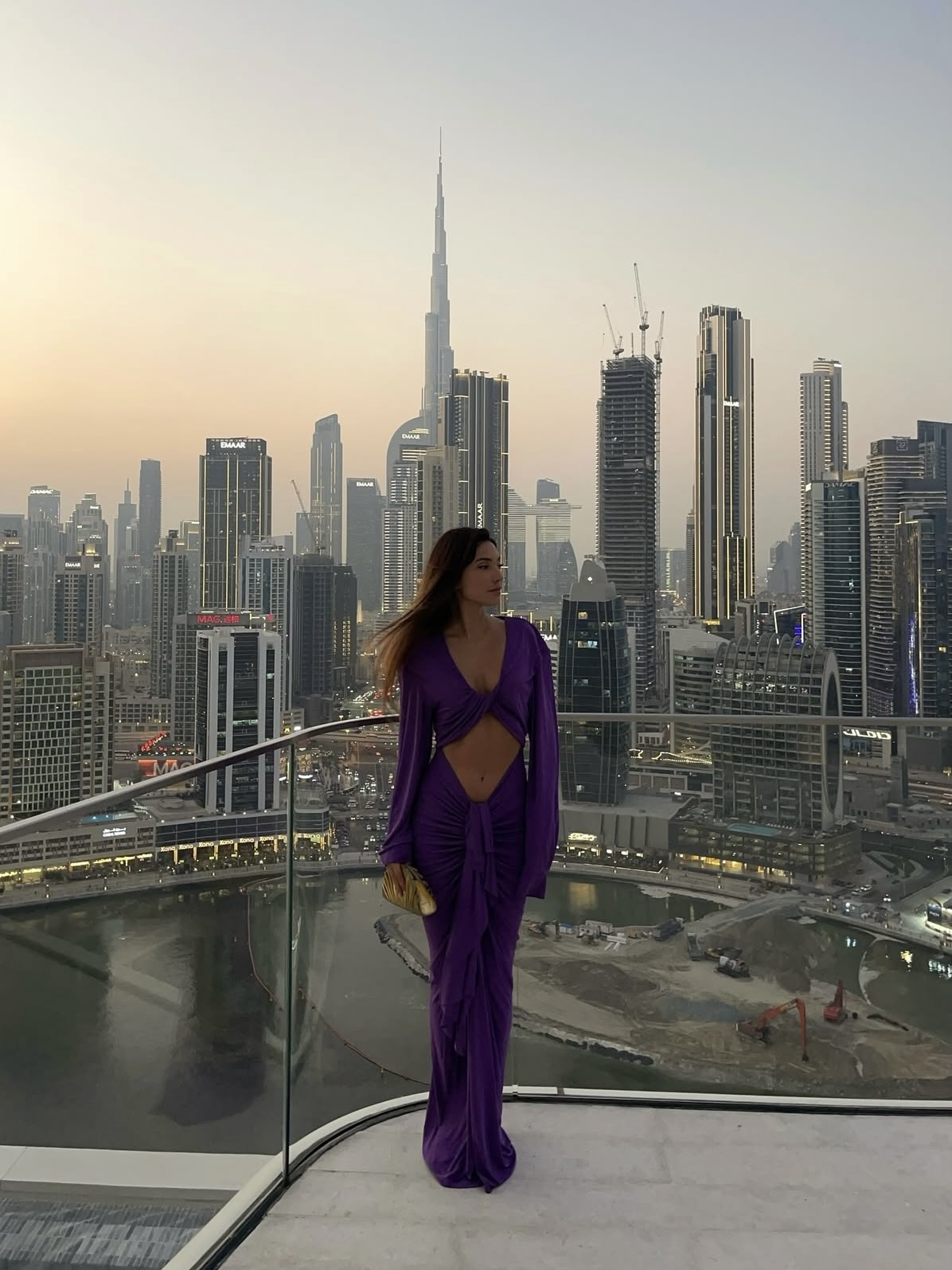 Drapeli Bel Dekolteli Mor Elbise