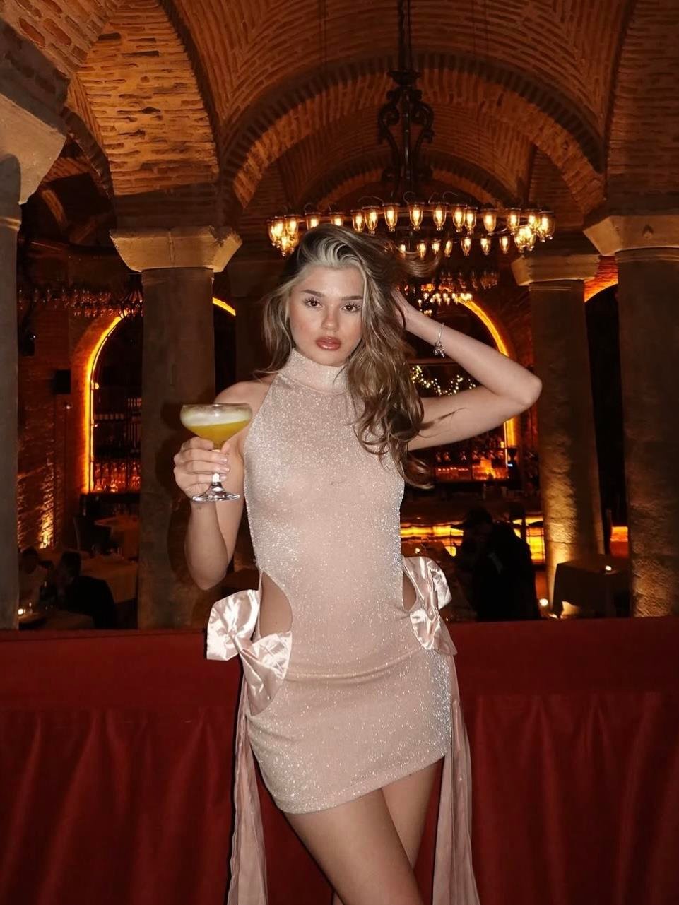 KURDELE DETAYLI SİMLİ MİNİ ELBİSE