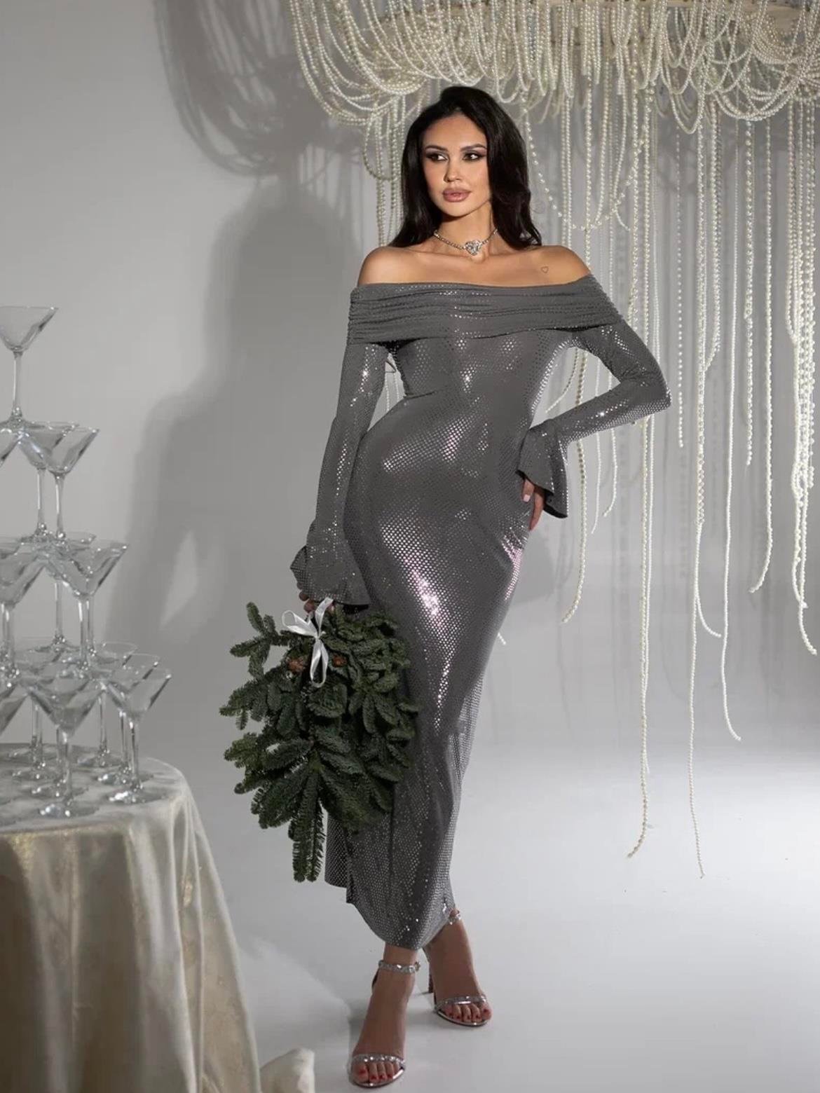 Parlak Omuz Dekolteli Elbise