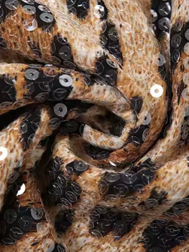 PAYETLİ LEOPAR DESENLİ MİNİ ŞORT