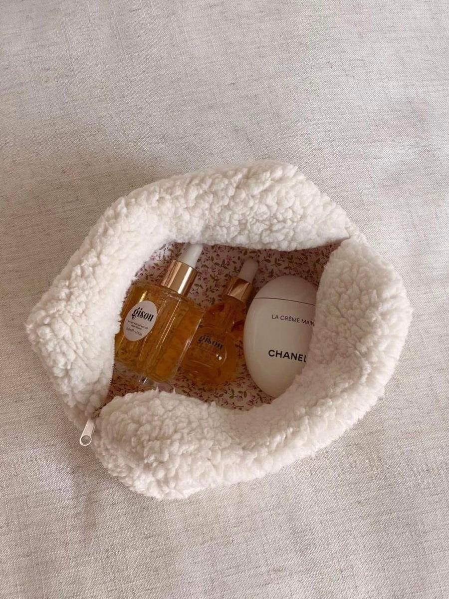 PELUŞ EKRU MAKYAJ ÇANTASI