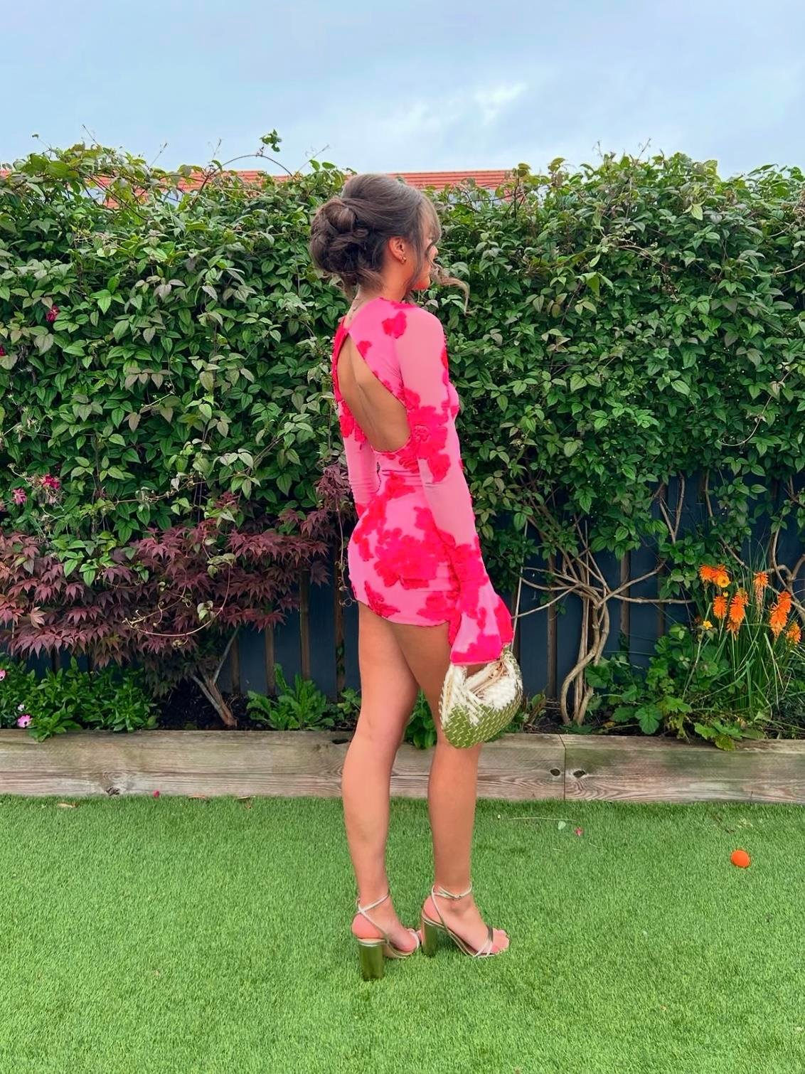 Pembe Çiçek İşlemeli Mini Elbise