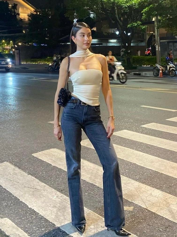SATEN BOYUNDAN BAĞLAMALI STRAPLEZ NUDE BLUZ