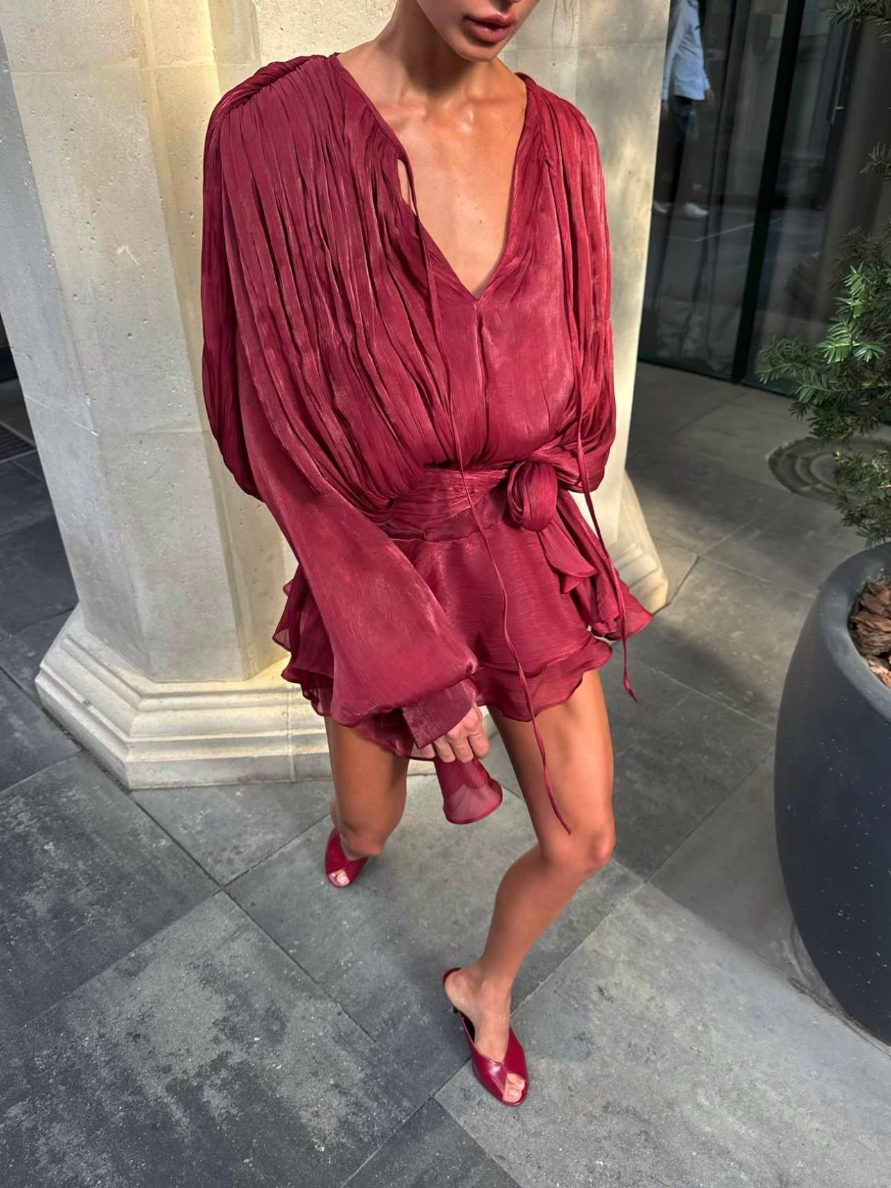 Saten Görünümlü Pliseli Bordo Mini Elbise