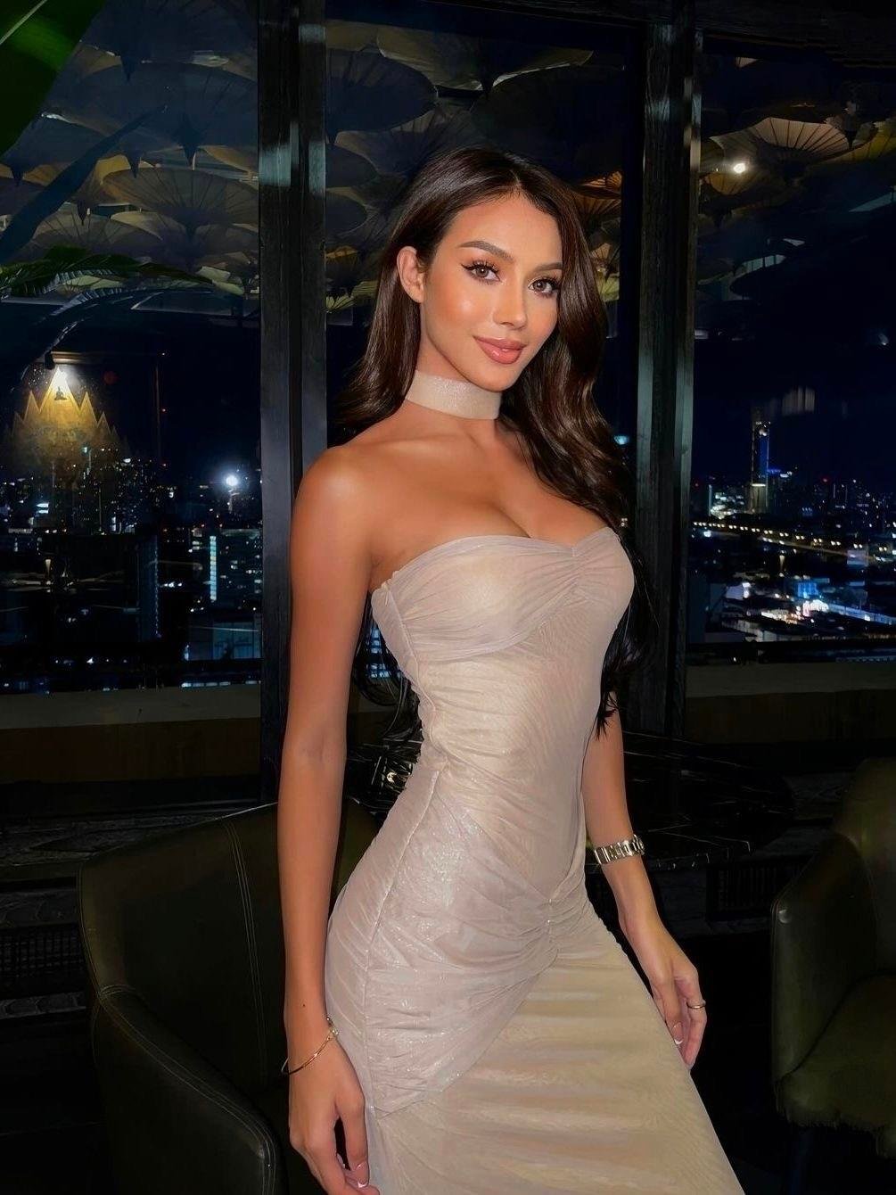 SİMLİ DRAPE DETAYLI STRAPLEZ BEJ ELBİSE