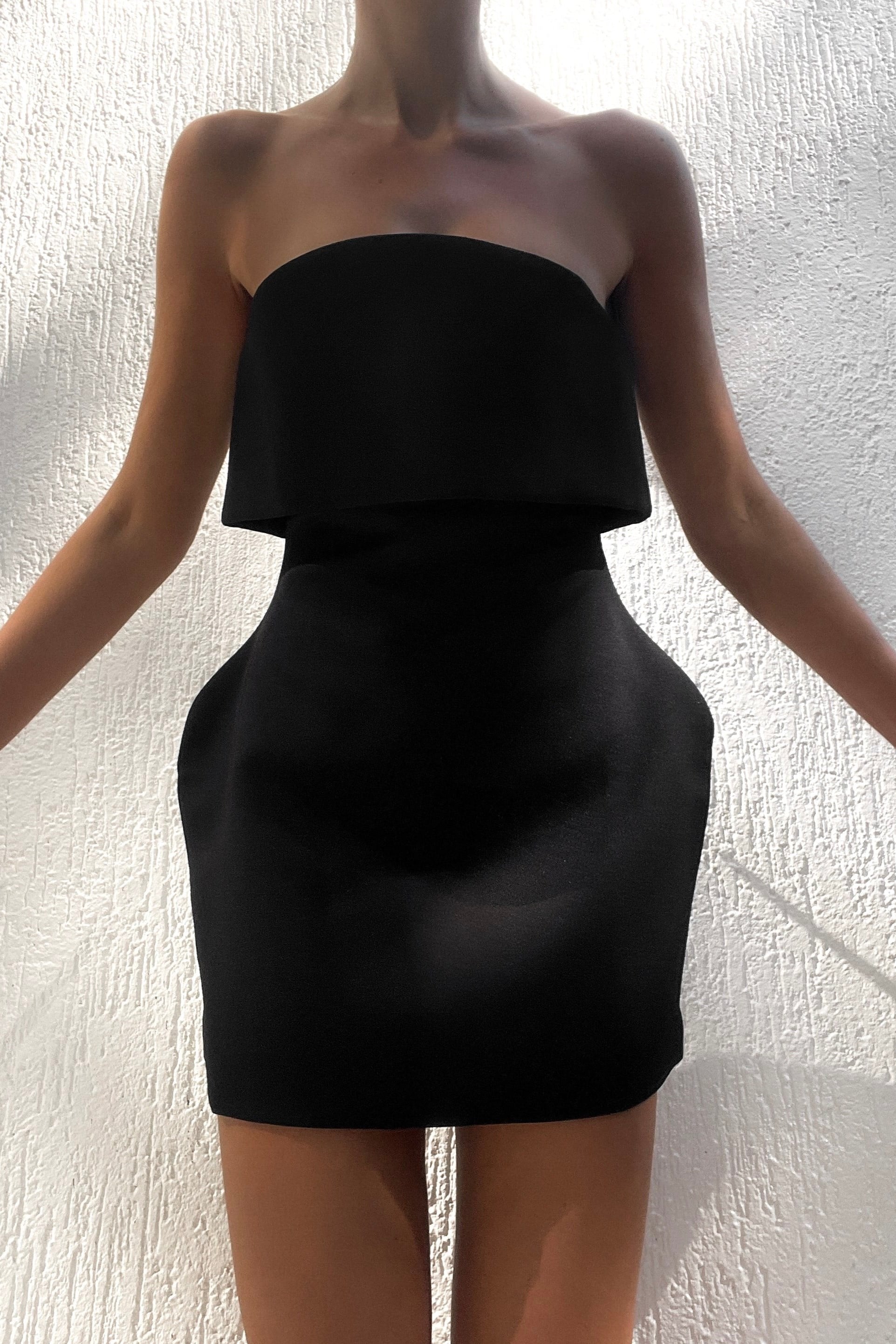 Siyah Heykel Form Mini Elbise