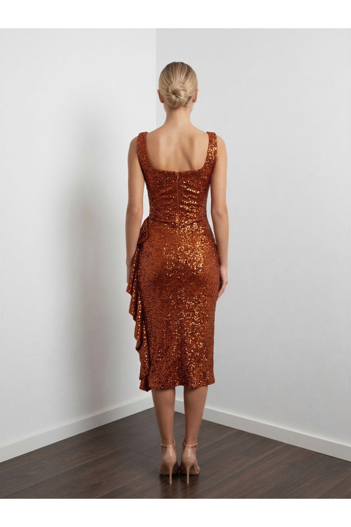 KISA PAYETLİ ELBİSE