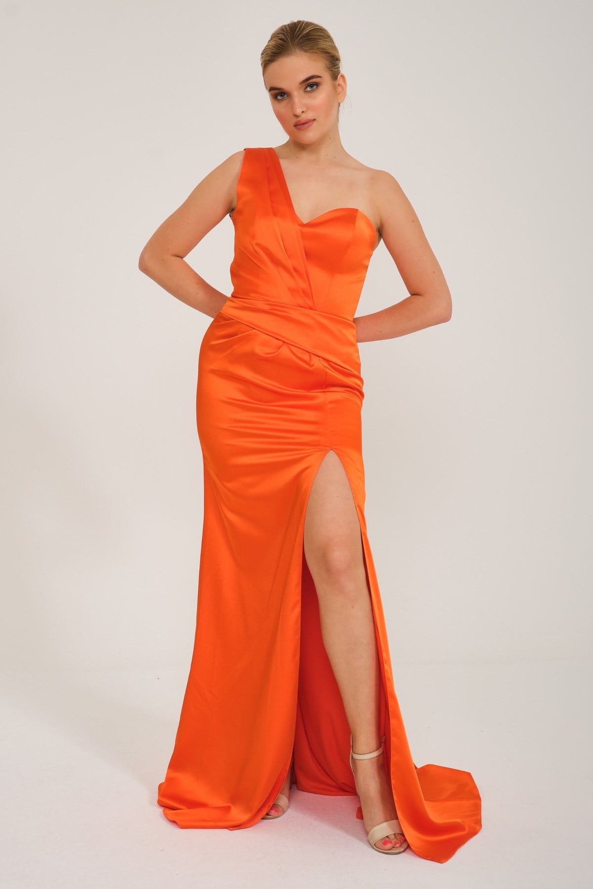 SATEN TEK OMUZ ABİYE ELBİSE