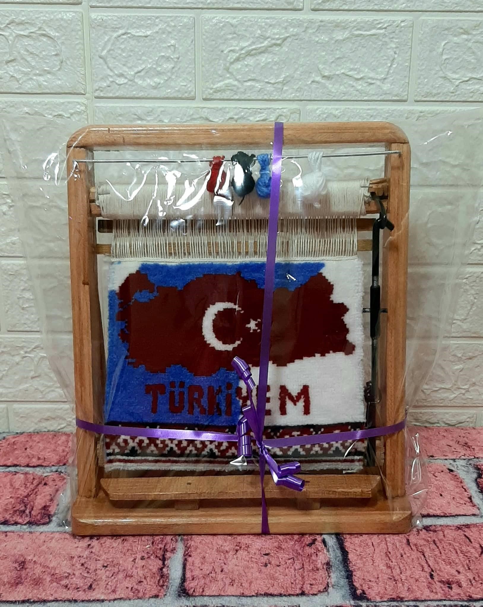 100tel Türkiye Haritası Motifli El Dokuması Hediyelik Minyatür Halı