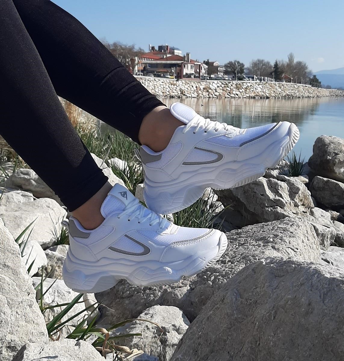 Dunlop 2323 Beyaz Fuspetli Kalın Taban Spor Ayakkabı