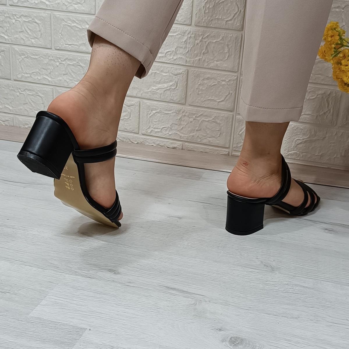 Fiyra 7010 Siyah 5cm Kare Topuk Üç Bant Bayan Terlik Ayakkabı