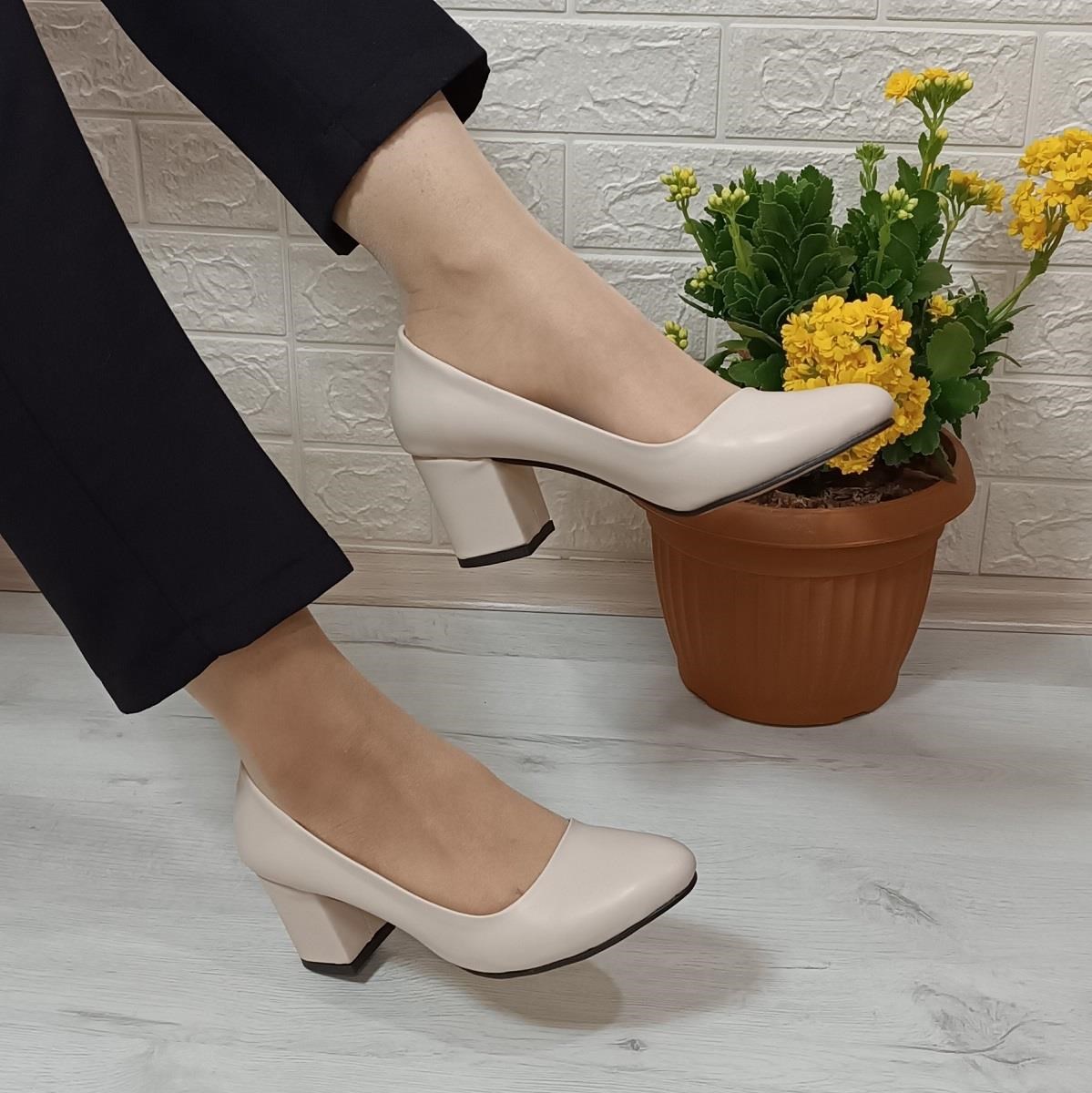 Fiyra 7028 Bej Renk 5cm Kare Topuklu Bayan Stiletto Ayakkabı