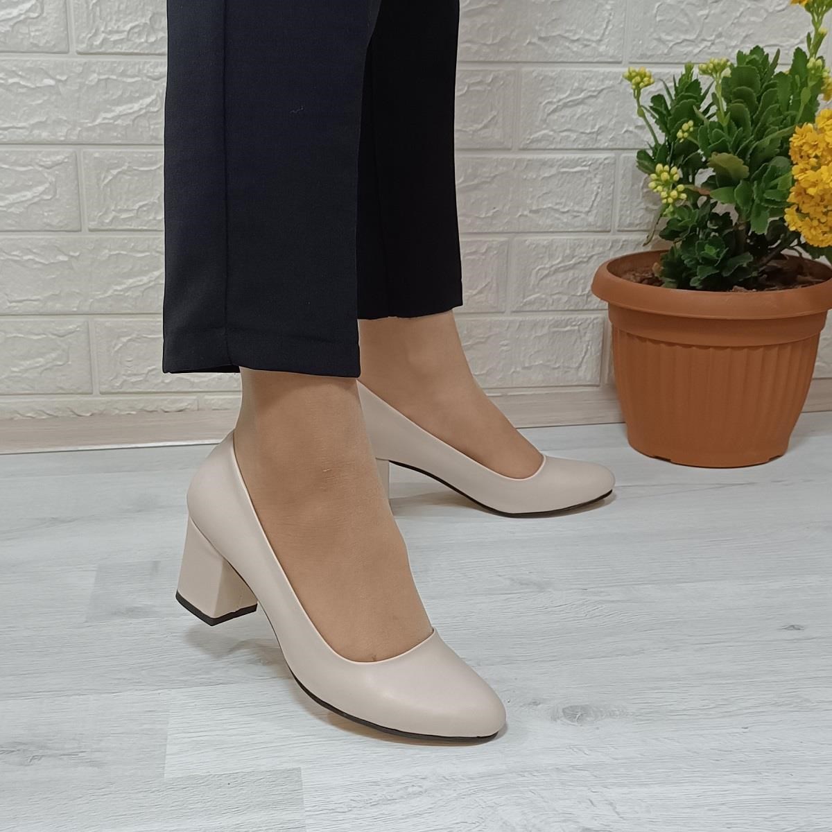 Fiyra 7028 Bej Renk 5cm Kare Topuklu Bayan Stiletto Ayakkabı