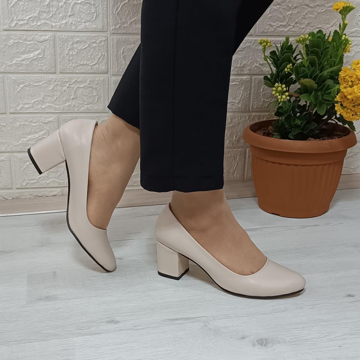 Fiyra 7028 Bej Renk 5cm Kare Topuklu Bayan Stiletto Ayakkabı