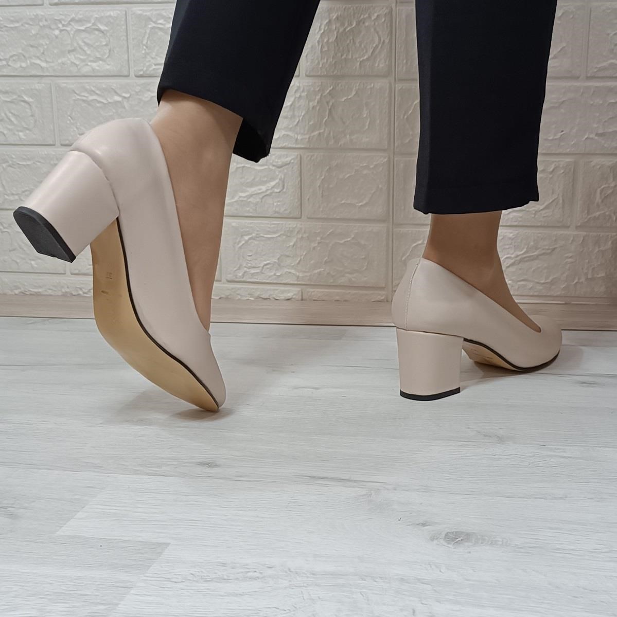 Fiyra 7028 Bej Renk 5cm Kare Topuklu Bayan Stiletto Ayakkabı